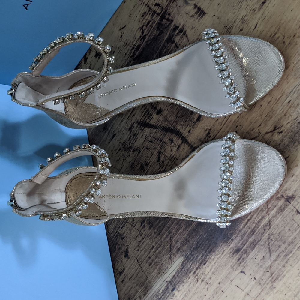 Like NEW Antonio Melani heels!!!